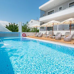 https://sera-nata-suites-by-travel-pro-services.hotelschalkidiki.net