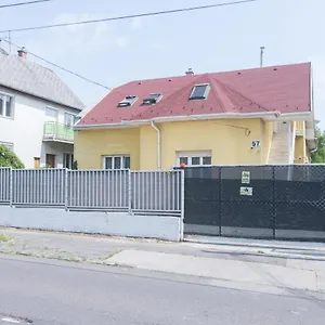 Hi-bp Garden City Batsanyi 3 Rooms, Upstairs Near The City Train With Free Parking Apartament